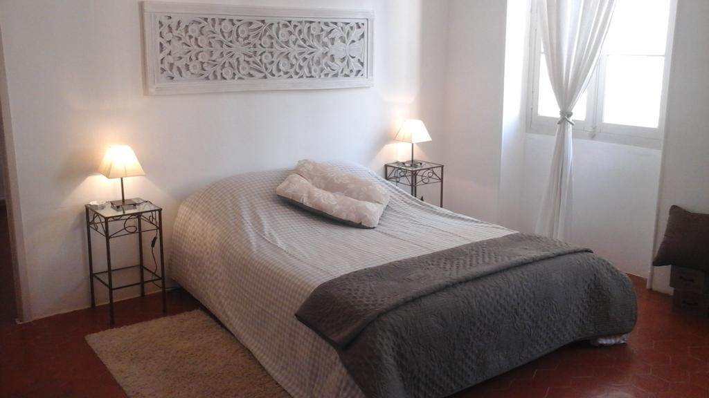 Le Presbytere Bed and Breakfast Rivesaltes Eksteriør billede